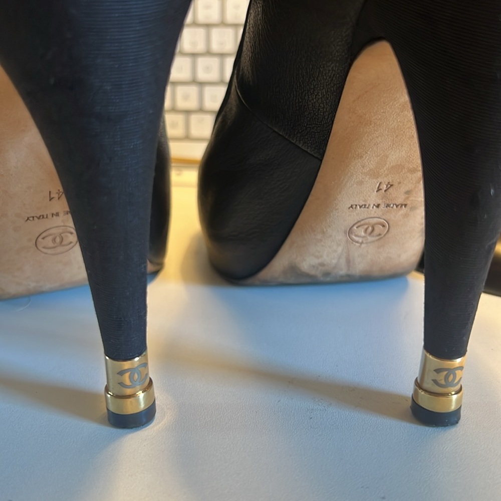 Chanel, size 41 (US 9.5) Elegant Black Ankle Booties, 100% authentic - Picture 14 of 16